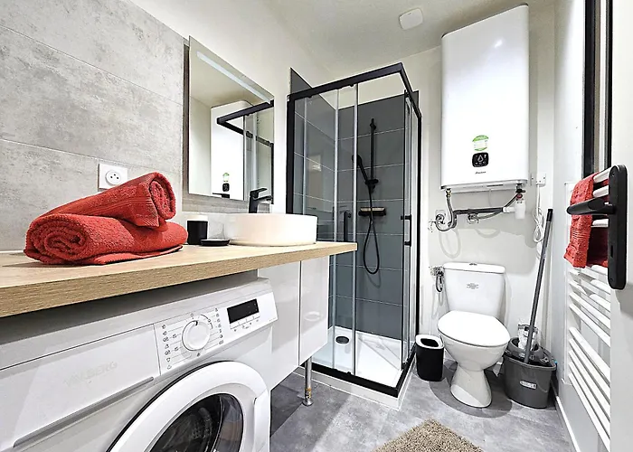 Apartment Le Briand - Pour 2 Personnes - Climatisation - Fibre Internet - 5 Min A Pied De La Gare Et Du Centre-ville - Places De Stationnements Gratuites Sur Toute L'avenue *